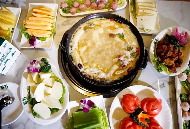 昆明傳媒公司：這種天氣 吃個(gè)火鍋不過(guò)分吧？|春城冬韻·佳肴